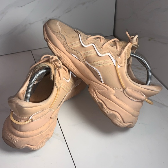 Adidas Originals Boys Size 7.5 Ozweego Glow Orange Tint FZ1962 - Picture 1 of 8